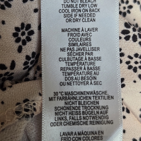 Adrianna Papell Elegant Blouse with Delicate Flowers.Size XL - Picture 9 of 9